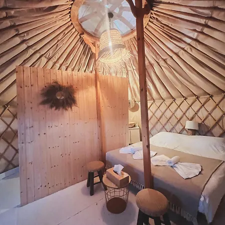 Glamping Spiritul Zimbrului Luxe tent